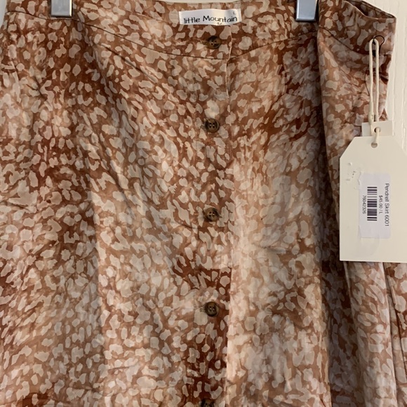 Brand new pendrell skirt with buttons - Picture 2 of 4